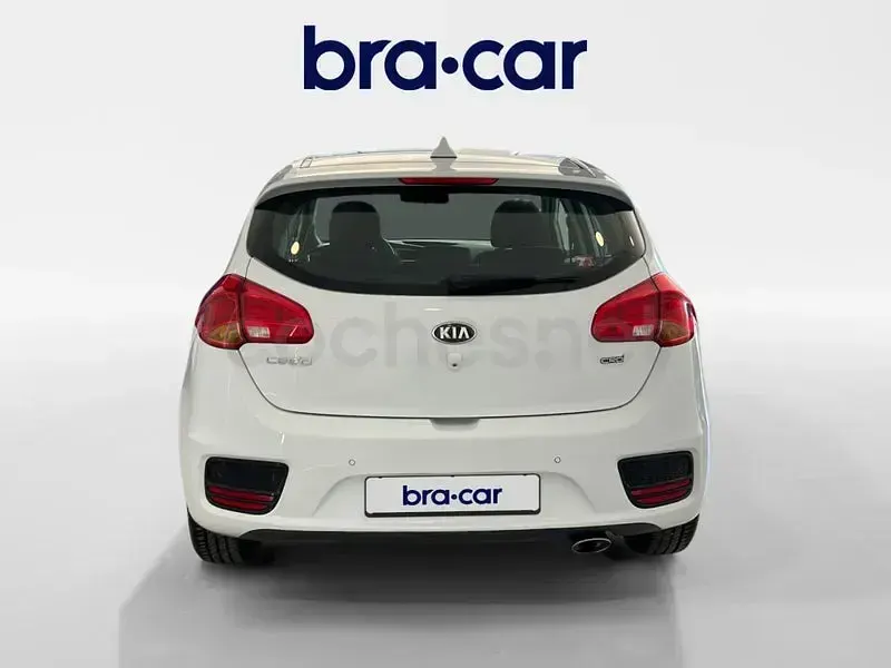 Usado Kia Ceed GT 90 HP (66 kW) 2017 Branco Sedan