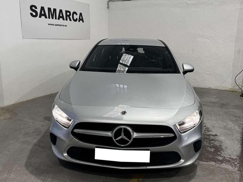 Usado Mercedes A180 116 CV (85 kW) 2019 Gris Utilitario