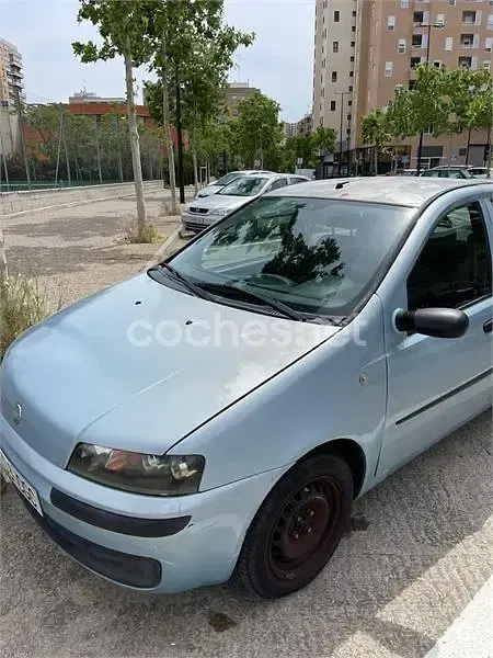 Usado Fiat Punto Dynamic 60 CV (44 kW) 2003 Azul Utilitario