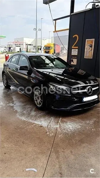 Usado Mercedes A180 122 CV (89 kW) 2018 Negro Berlina