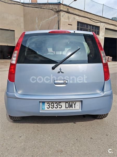 Usado Mitsubishi Colt Invite 75 CV (55 kW) 2005 Azul Utilitario