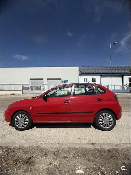 Usado Seat Ibiza Reference 70 CV (51 kW) 2008 Rojo Berlina