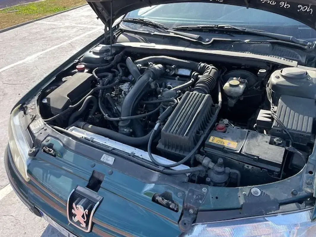 Usado Peugeot 406 90 CV (66 kW) 1997 Verde Berlina