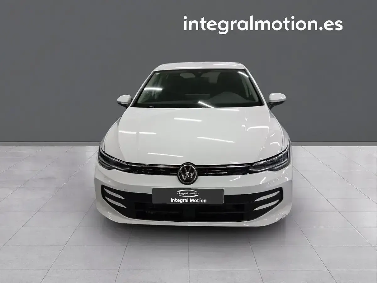 Usado VW Golf VIII 116 CV (85 kW) 2025 Blanco Berlina