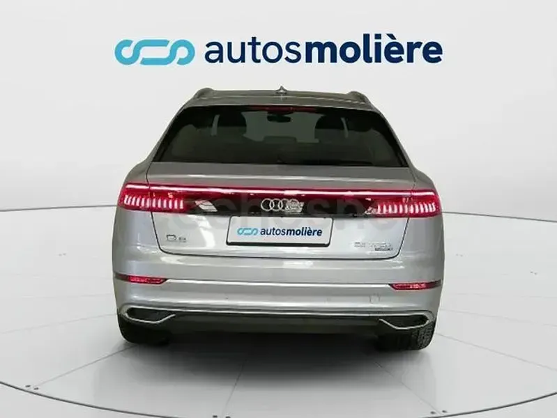 Usado Audi Q8 381 CV (280 kW) 2021 Gris / plata SUV