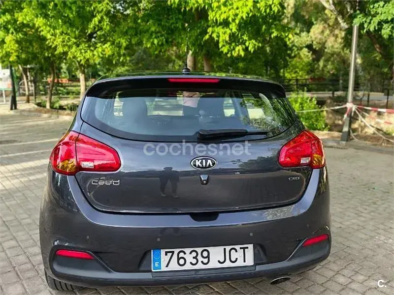 Usado Kia Ceed GT 90 CV (66 kW) 2015 Negro Berlina