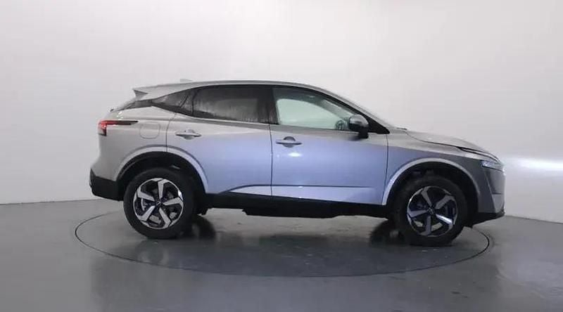 Begagnad Nissan Qashqai N-Connecta 140 HK (102 kW) 2024 Silver SUV