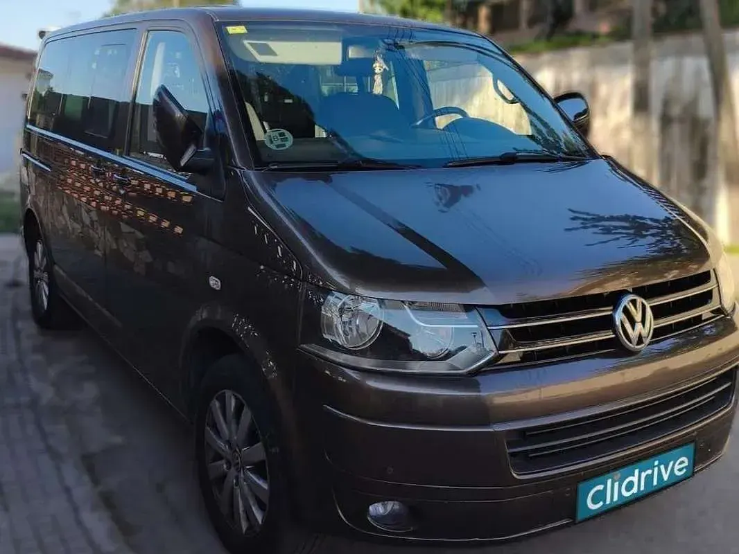 Usado VW Multivan Comfortline 140 CV (102 kW) 2012 Marrón Monovolumen