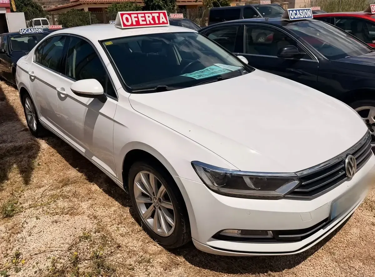 Usado VW Passat Sportline 150 CV (110 kW) 2015 Blanco Berlina