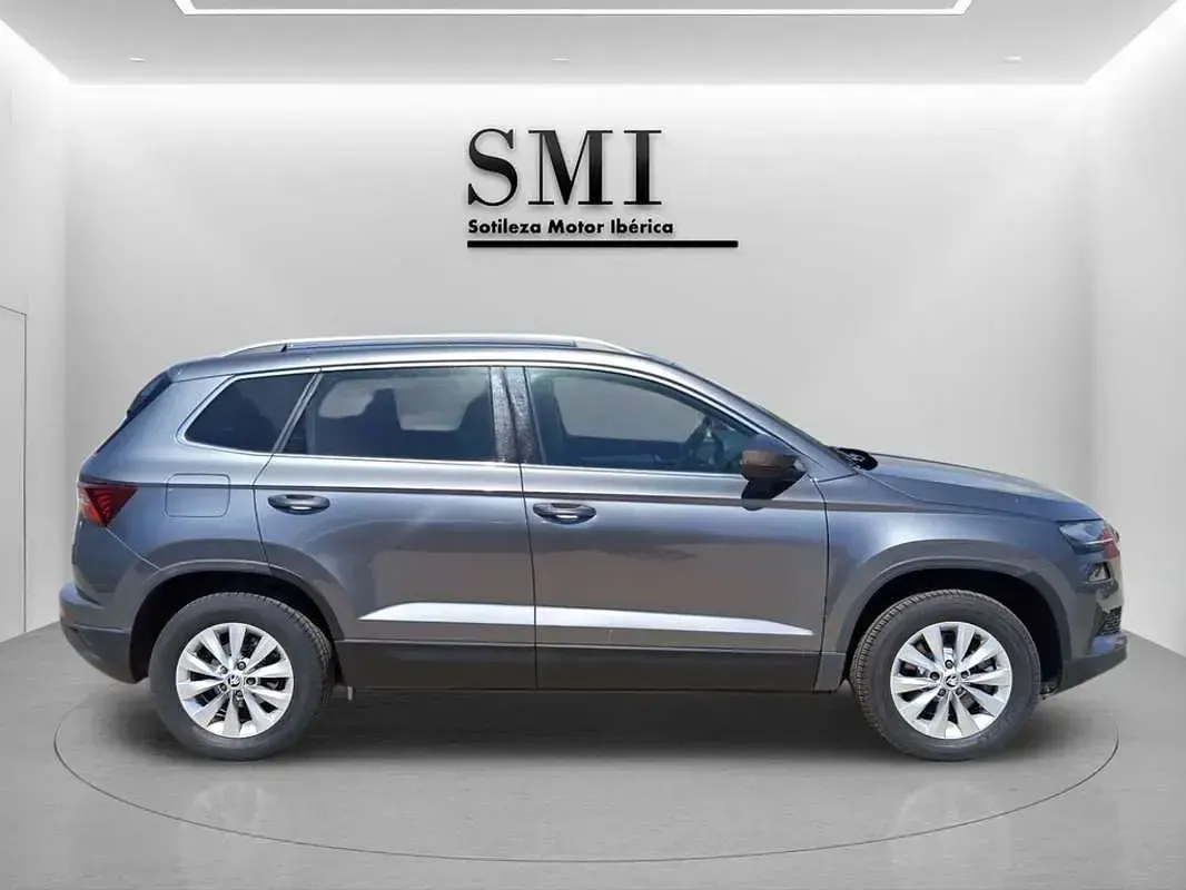 Usado Skoda Karoq Selection 150 CV (110 kW) 2024 Gris SUV