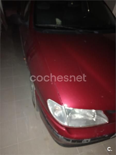 Usado Renault Mégane 90 CV (66 kW) 1997 Rojo Berlina