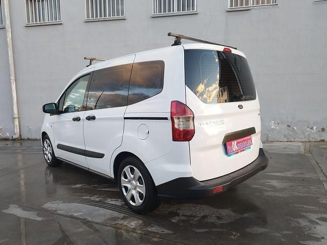 Usado Ford Tourneo Courier Trend 100 CV (73 kW) 2018 Blanco Monovolumen