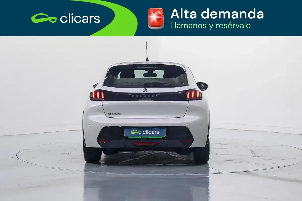 Usado Peugeot e-208 Allure 100 kW (136 CV) 2020 Blanco Utilitario