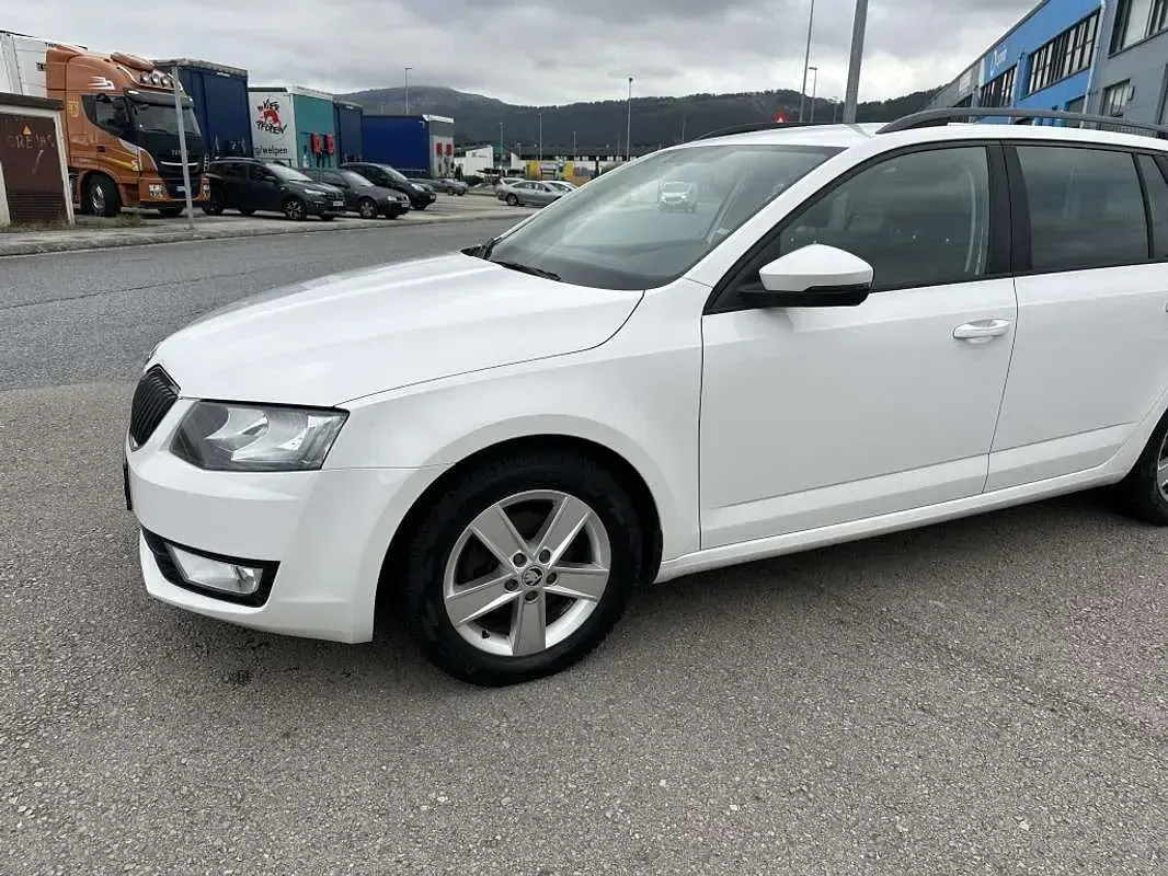 Usado Skoda Octavia Business Line 110 CV (80 kW) 2017 Blanco Familiar