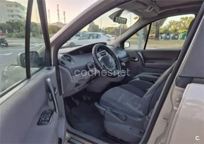 Usado Renault Scénic II Dynamique 105 CV (77 kW) 2006 Beige Monovolumen