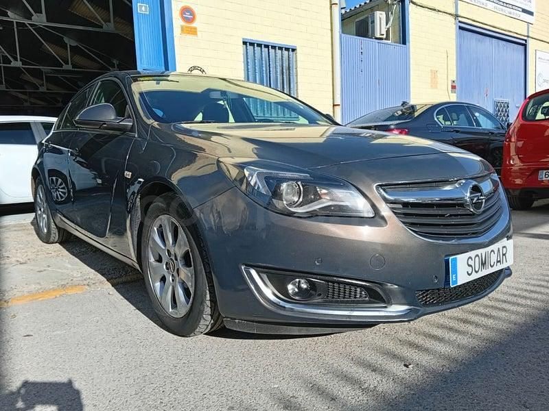 Usado Opel Insignia Selective 140 CV (102 kW) 2015 Gris / plata Berlina