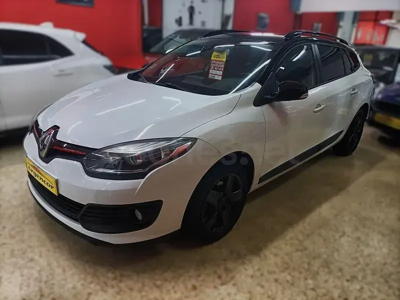 Usado Renault Mégane GrandTour Business 110 CV (80 kW) 2014 Blanco Familiar