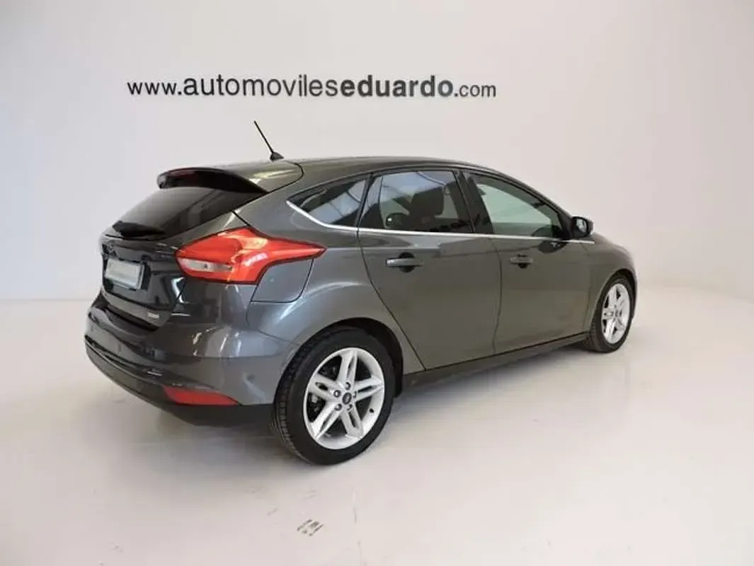 Usado Ford Focus Titanium 125 CV (91 kW) 2017 Gris Familiar