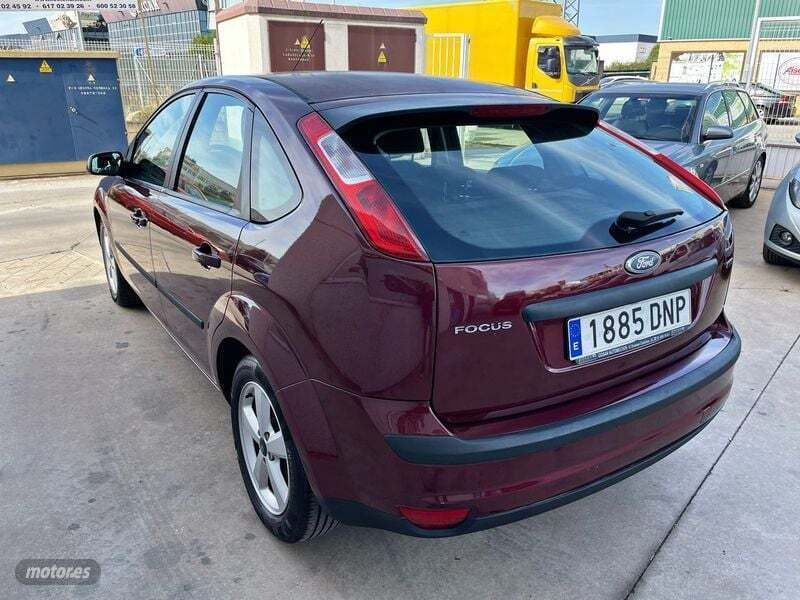 Usado Ford Focus 136 CV (100 kW) 2005 Granate Berlina