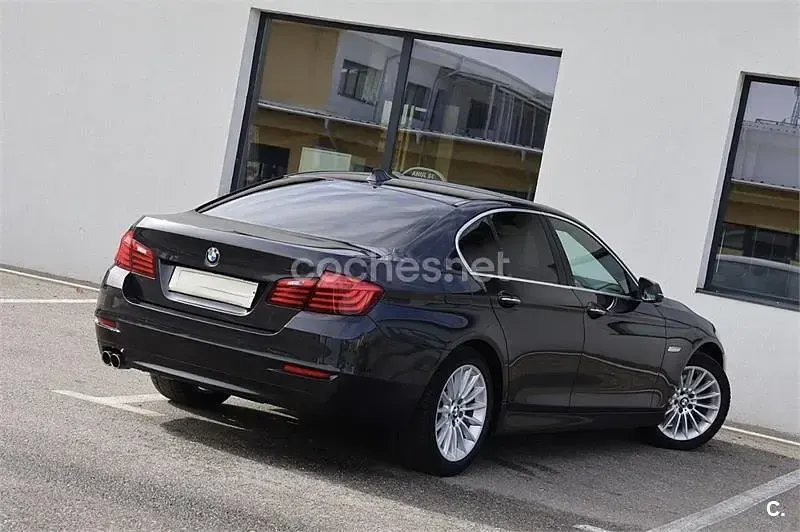 Usado BMW 520 Comfort Edition 190 CV (139 kW) 2015 Gris / plata Berlina