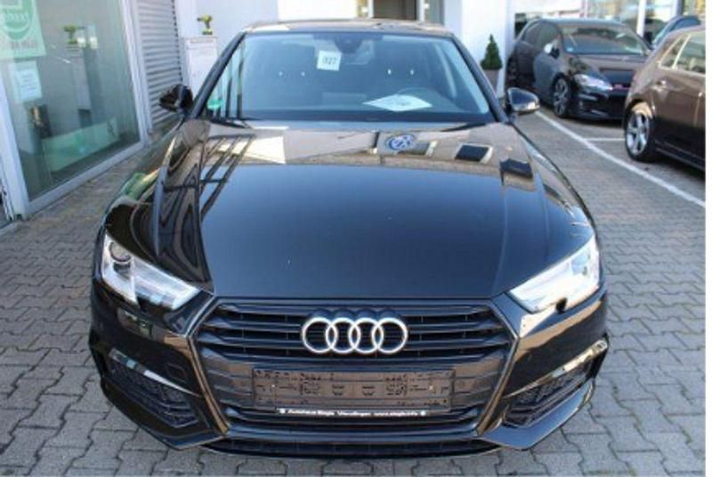 Usado Audi A4 150 CV (110 kW) 2019 Negro metalizado Berlina