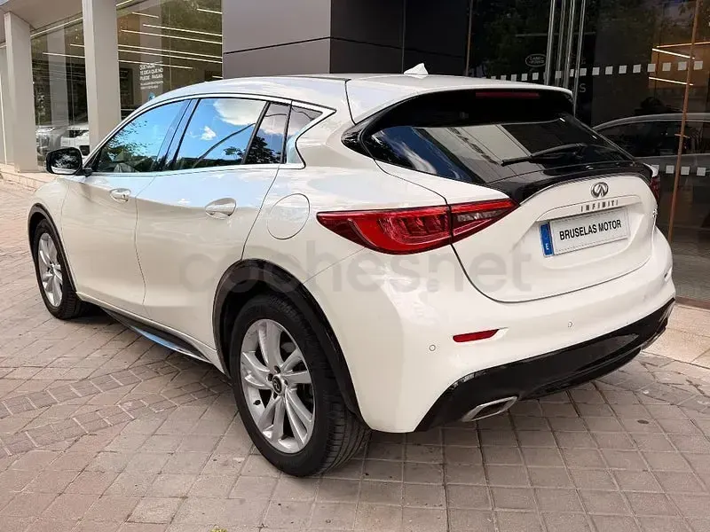 Usado Infiniti Q30 Premium 109 CV (80 kW) 2017 Blanco Berlina