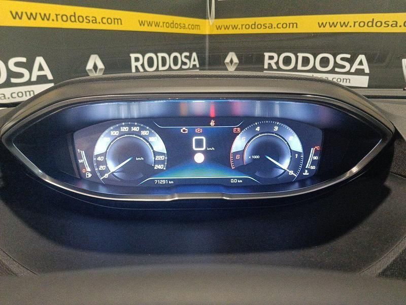 Usado Peugeot 5008 Allure 130 CV (95 kW) 2017 Gris / plata Monovolumen