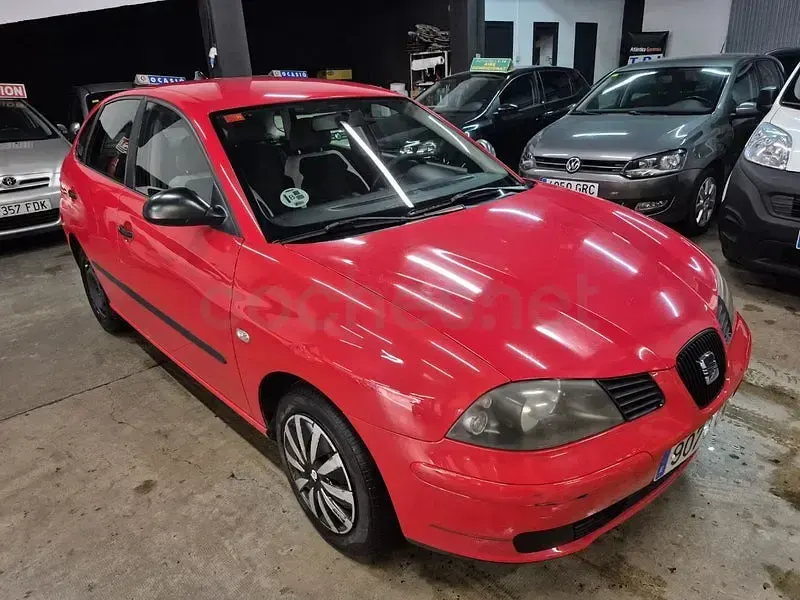 Usado Seat Ibiza 75 CV (55 kW) 2003 Rojo Utilitario