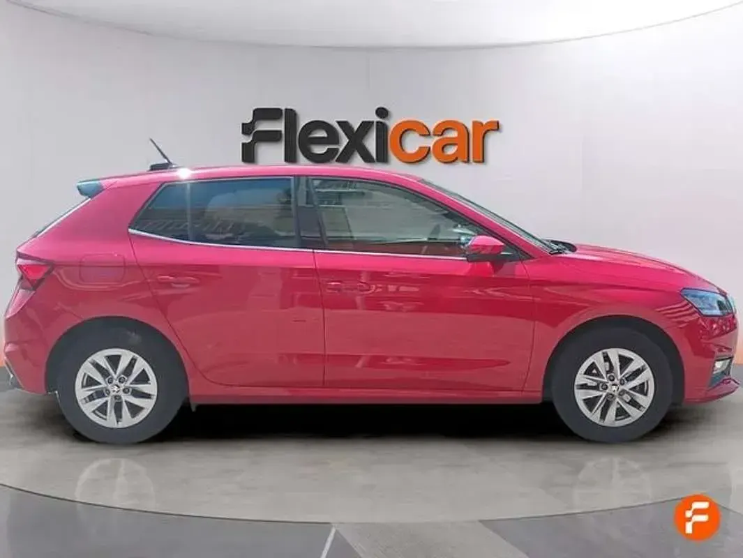 Usado Skoda Fabia Selection 95 CV (69 kW) 2024 Rojo Utilitario