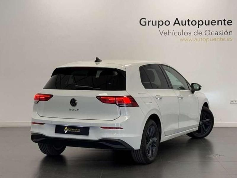 Usado VW Golf VIII Life 116 CV (85 kW) 2022 Blanco Berlina