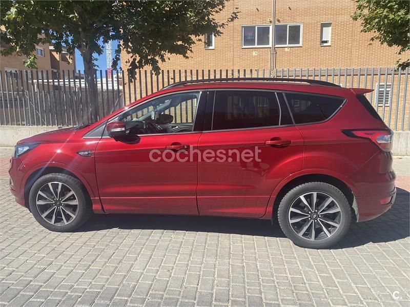 Usado Ford Kuga ST-Line 150 CV (110 kW) 2019 Rojo SUV