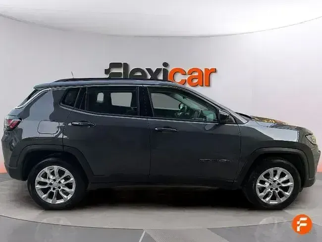 Begagnad Jeep Compass Longitude 130 HK (95 kW) 2021 Grå SUV