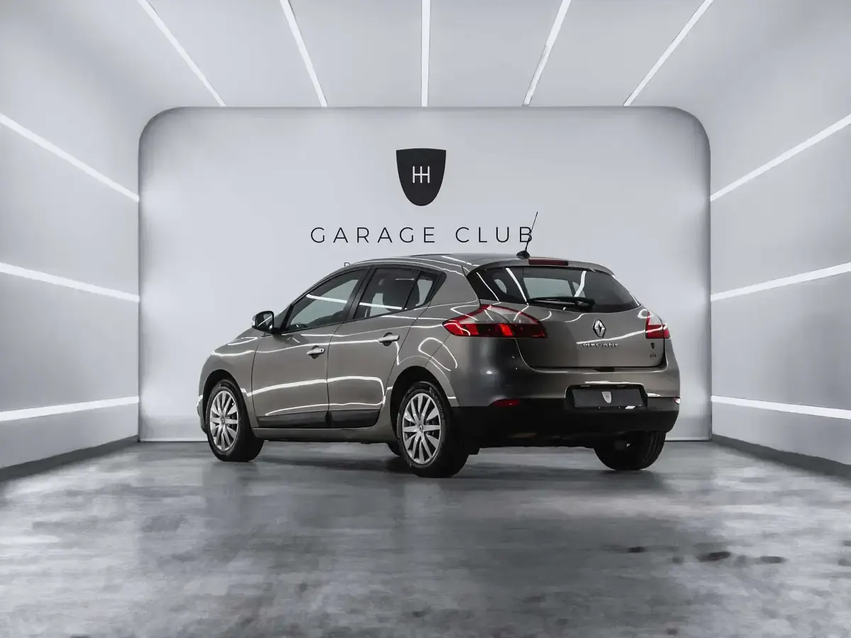 Usado Renault Mégane 106 CV (77 kW) 2010 Marrón Berlina