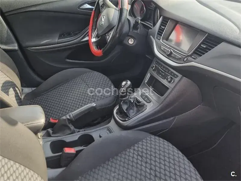 Usado Opel Astra Dynamic 110 CV (80 kW) 2019 Blanco Familiar