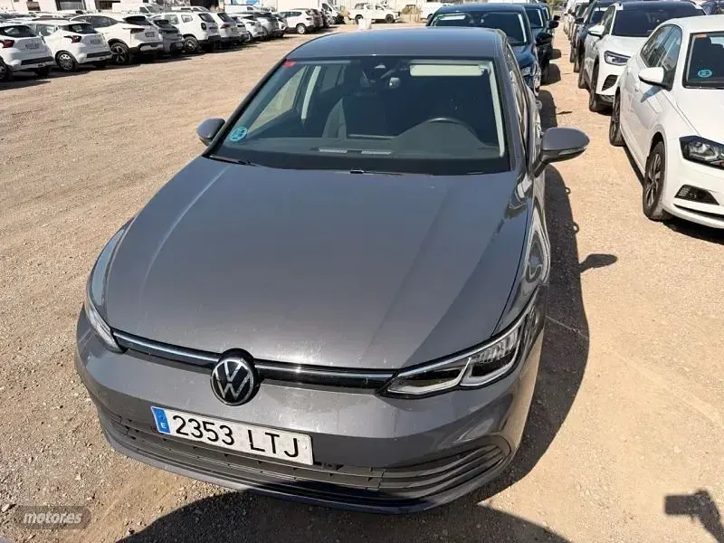 Usado VW Golf VII Life 110 CV (80 kW) 2021 Gris Utilitario
