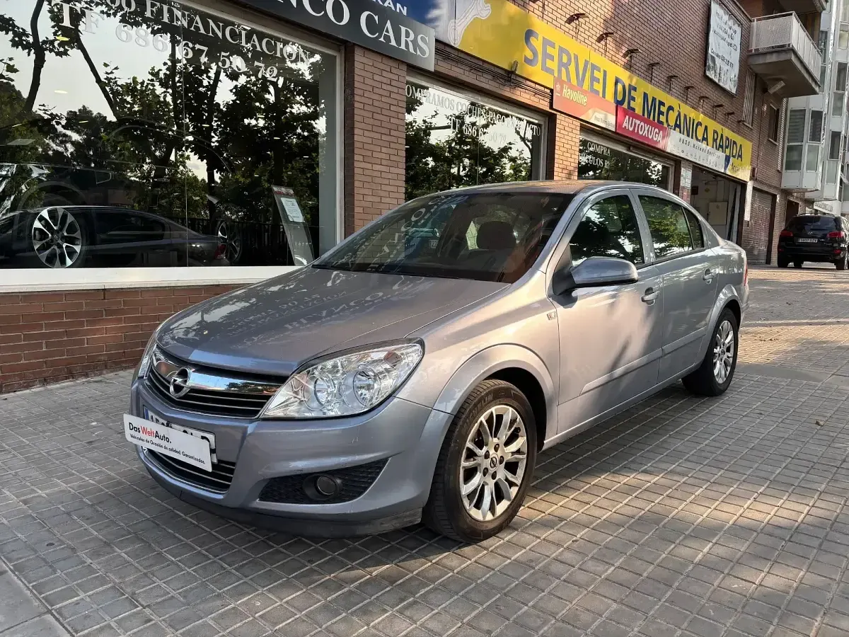 Usado Opel Astra Edition 116 CV (85 kW) 2009 Gris Berlina