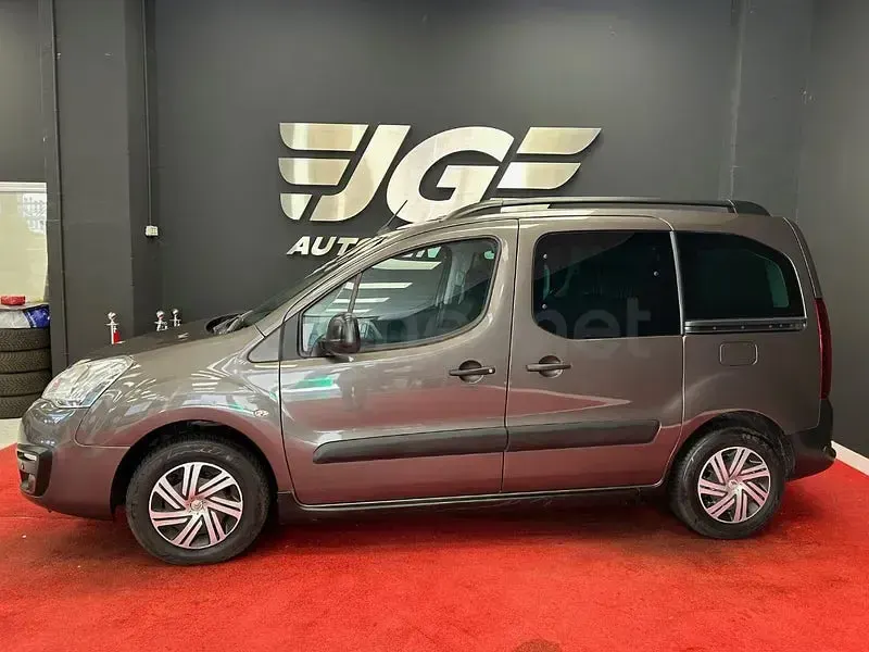 Usado Citroën Berlingo XTR 120 CV (88 kW) 2017 Gris / plata Monovolumen