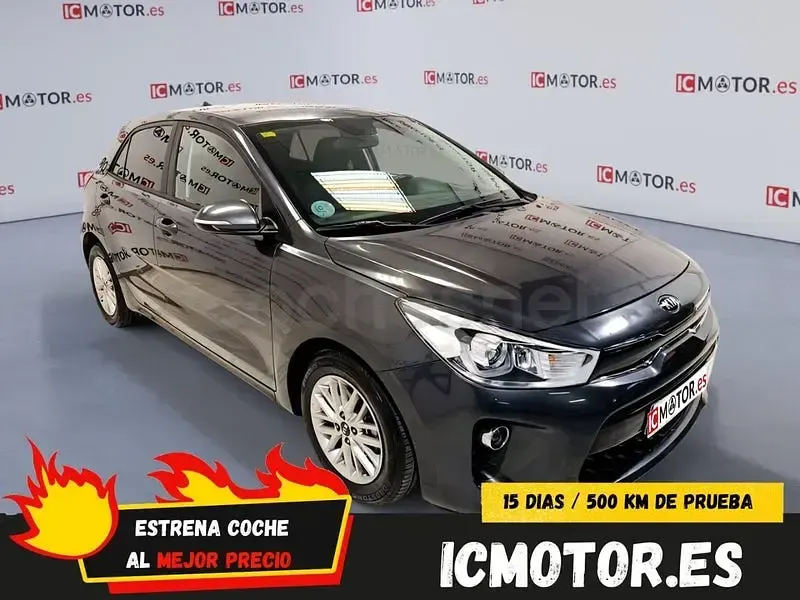 Usado Kia Rio GT-Line 100 CV (73 kW) 2019 Gris / plata Berlina