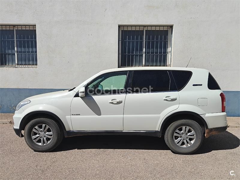 Blanco Usado 2016 Ssangyong (KGM) Rexton SUV | 6500 € - Imagen 1/4