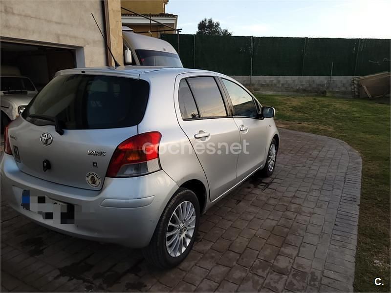 Usado Toyota Yaris 90 CV (66 kW) 2009 Gris / plata Utilitario