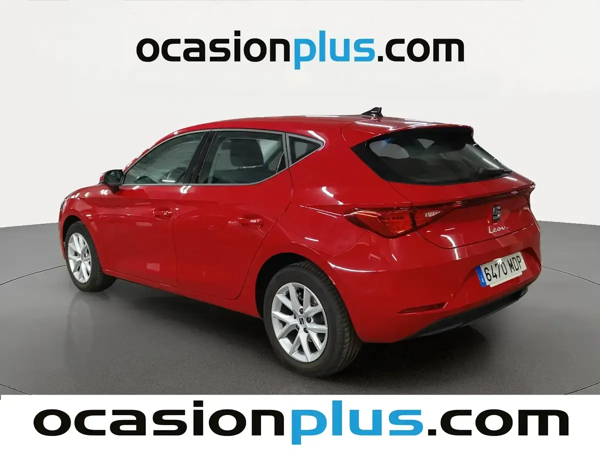 Usado Seat Leon Style 110 CV (80 kW) 2023 Rojo Berlina