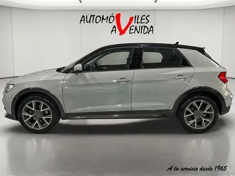 Usado Audi A1 Design 110 CV (80 kW) 2022 Gris / plata SUV