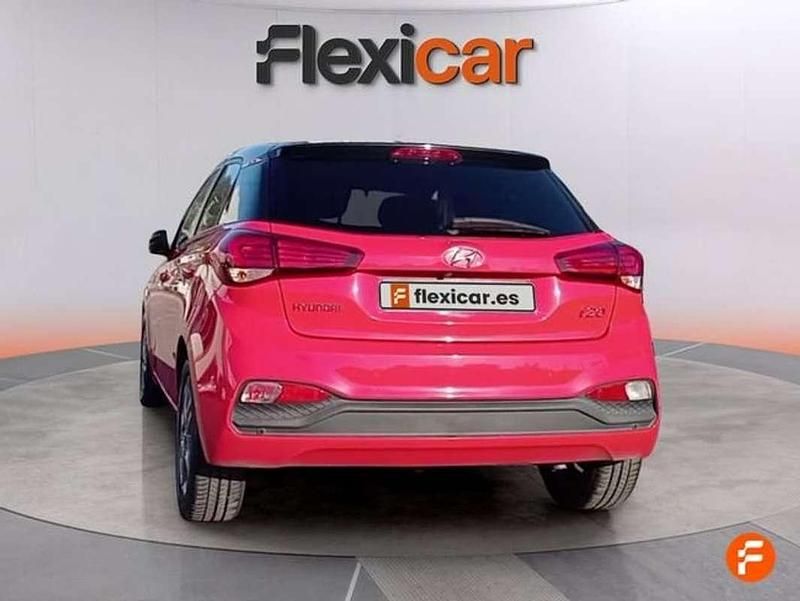 Usado Hyundai i20 100 CV (73 kW) 2020 Rojo Utilitario