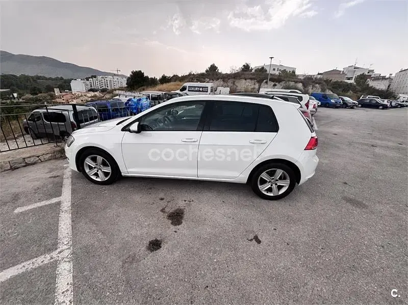 Usado VW Golf VII Business 105 CV (77 kW) 2015 Blanco Familiar