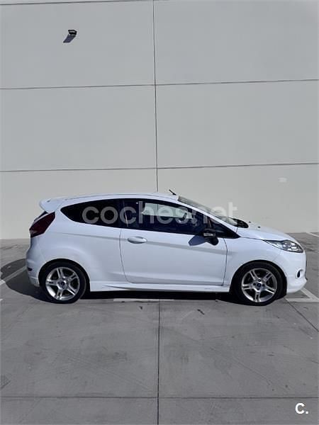 Usado Ford Fiesta Sport 95 CV (69 kW) 2012 Blanco Utilitario