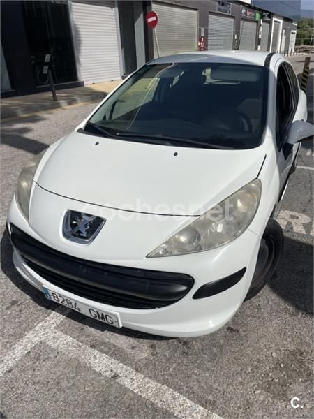 Usado Peugeot 207 70 CV (51 kW) 2009 Blanco Berlina