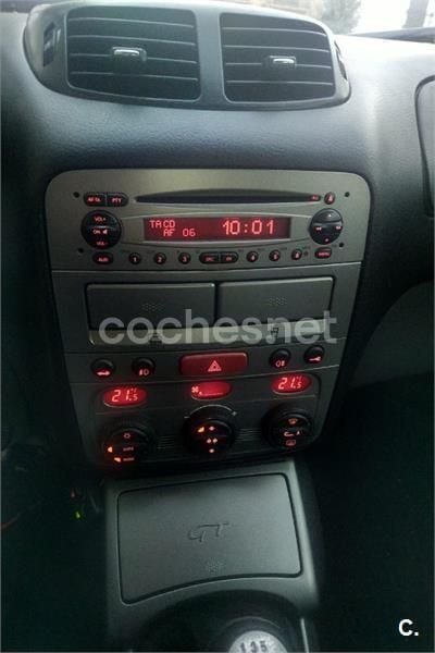Gris / plata Usado 2005 Alfa Romeo GT Distinctive Coupe | 3500 € (Precio justo) - Imagen 1/4