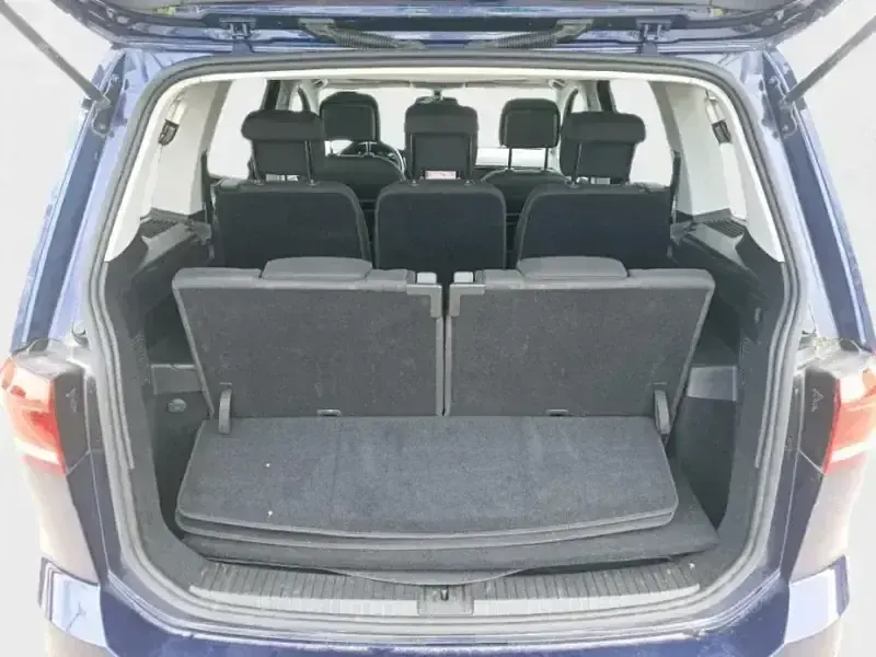 Usado VW Touran R-line 150 CV (110 kW) 2022 Azul Monovolumen