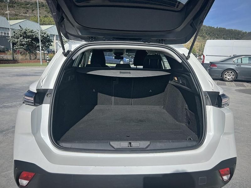 Usado Peugeot 308 SW Active 130 CV (95 kW) 2022 Blanco Familiar