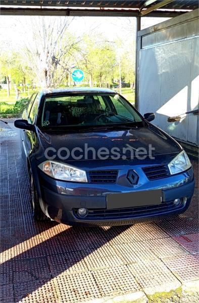 Gris / plata Usado 2005 Renault Mégane II Dynamique Berlina | 3000 € (Buen precio) - Imagen 1/4